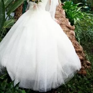   свадебное платье и шубка 