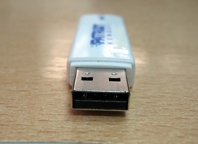 Флешка USB 1Gb,  б/у,  цвет белый. 2